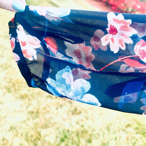 A Pea In The Pod Sheer Floral Button Down Maternity Blouse Size L - Picture 12 of 15